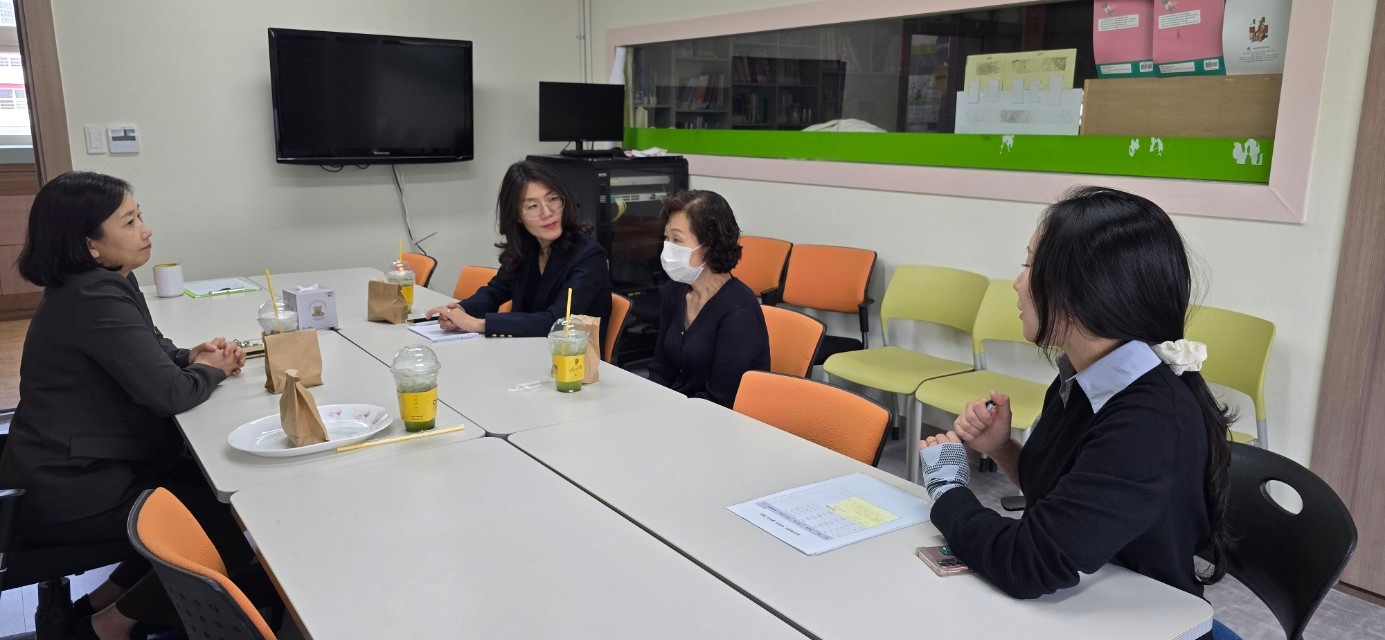 학부모 독서동아리 2025. 4월 알로꼬  모임